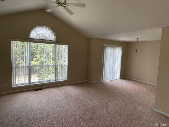 Photo - 45538 Warwick Dr