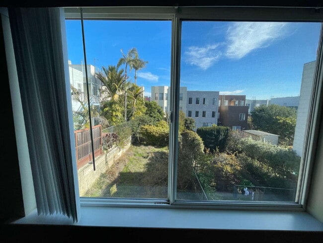 Photo - Large Private Bedroom in Sunset / Parkside near McCoppin Square and Taraval Corridor Unit Room C