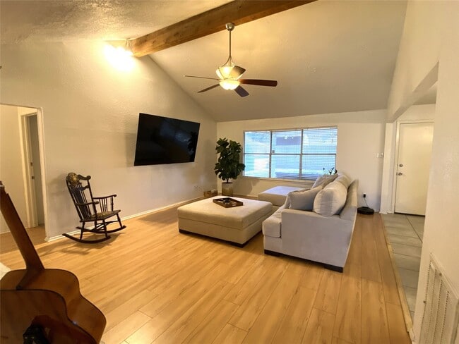 Photo - 9810 Shell Rock Rd