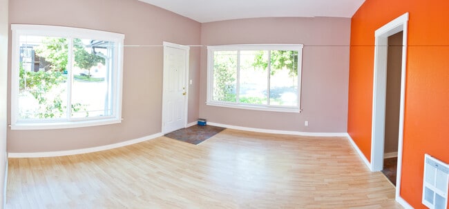 Building Photo - 1425 E Yesler Way Unit 1