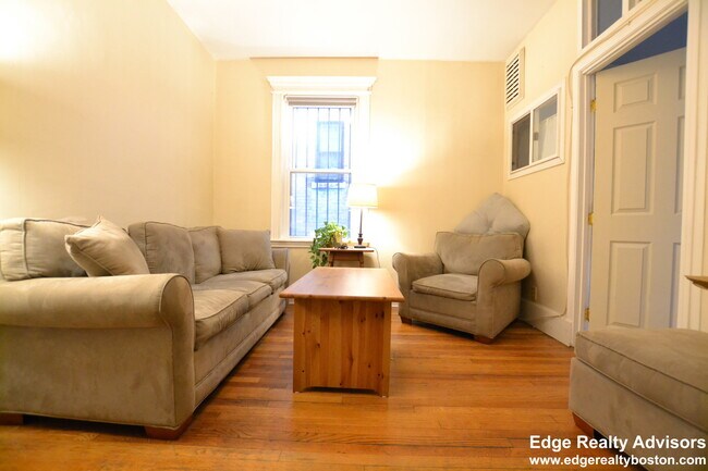 Building Photo - 1719 Commonwealth Ave Rental