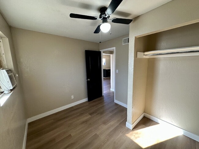 Photo - 372 W Northern Ave Unit 2 (back)