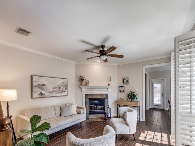 Building Photo - 1159 Enclave Square E