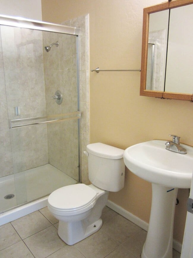 Photo - LEWIS 446/448 Unit 446