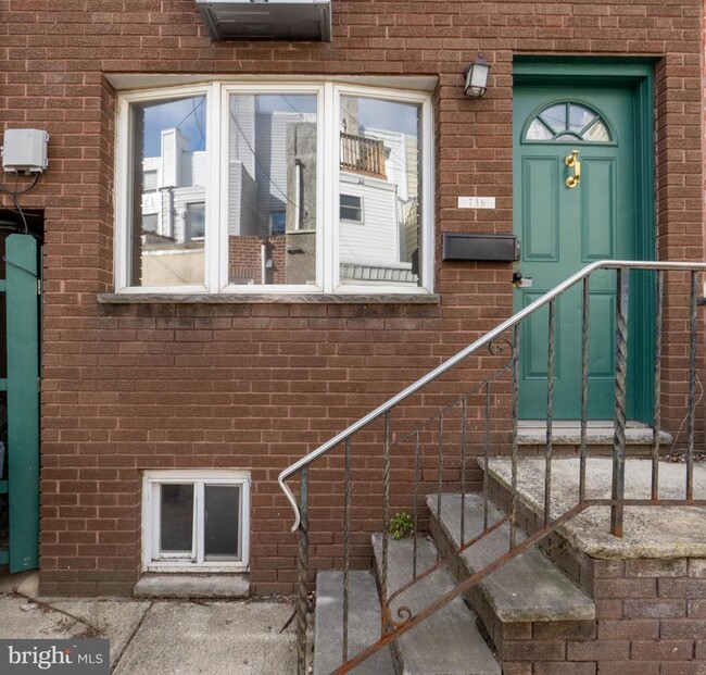 Photo - 736 St Albans St Townhome