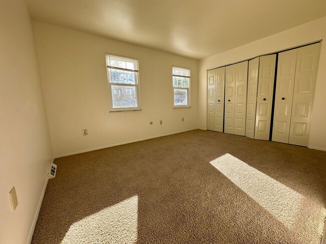 Photo - North Hills 3 Bedroom Townhome! In-Unit Wa... Unit 407