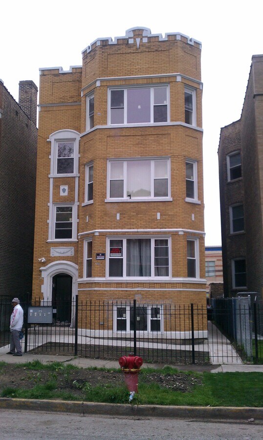 Photo - 6328 N Claremont Ave Apartment Unit 3