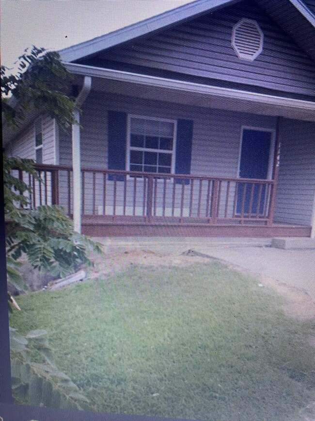 Building Photo - 1142 W Rochier St