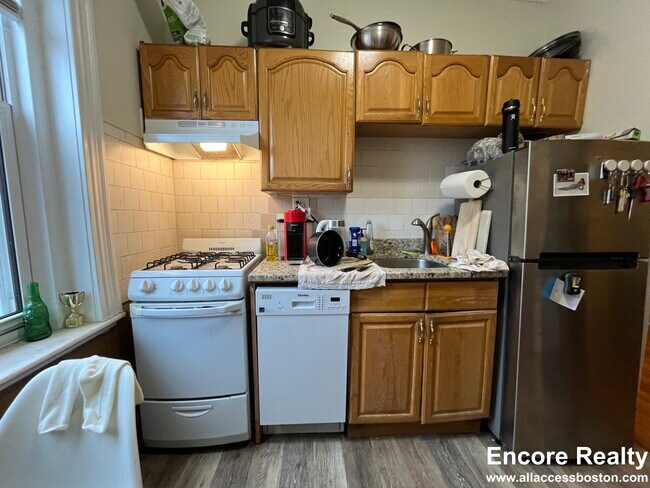 Photo - 126 Warren St Unidad 24