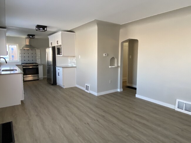 Photo - 2515 Olive St