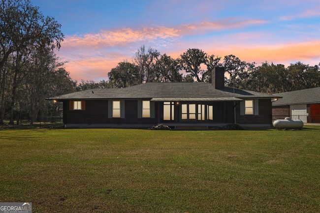 Photo - 325 White Oak Pl