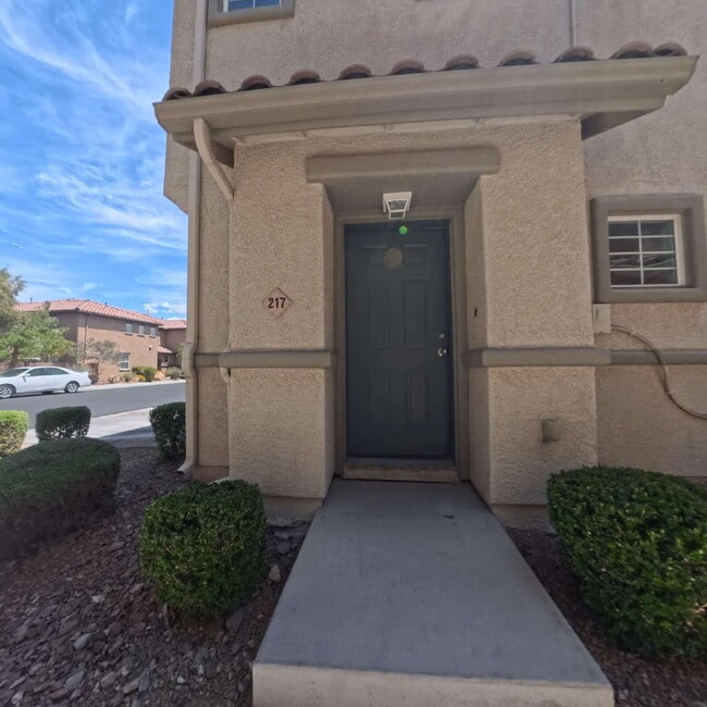Building Photo - Spacious 2-bed 2-bath with Attached Car Garage at Tripoly! Unit 217