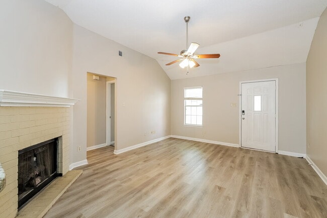 Photo - 6883 Lagrange Cir N