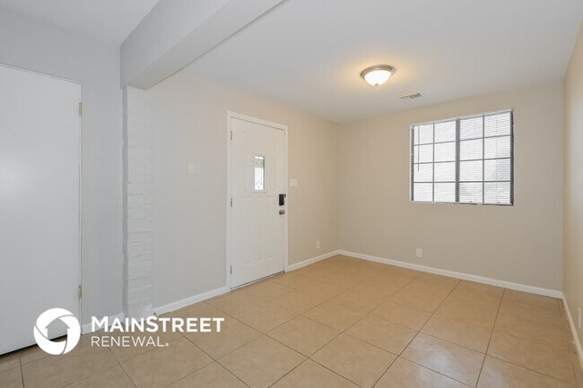 Photo - 1727 S Winstel Ave