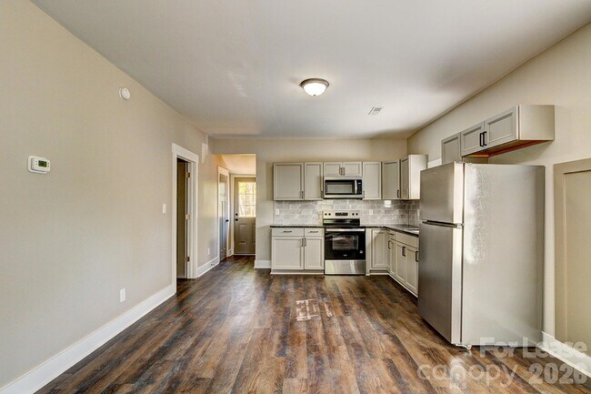 Photo - 221 Walker St