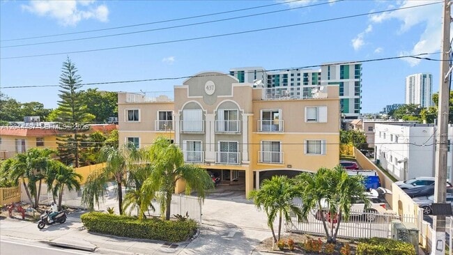 Photo - 437 SW 7th St Unit 201
