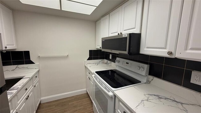 Photo - 344 SE 11th Ave Unidad 15