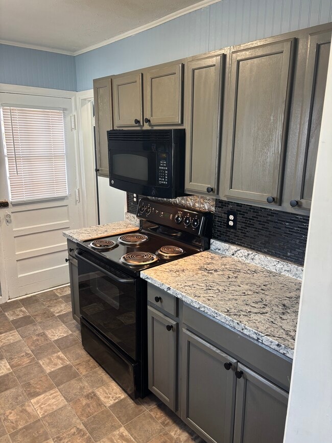 Photo - 148 W Moody Ave