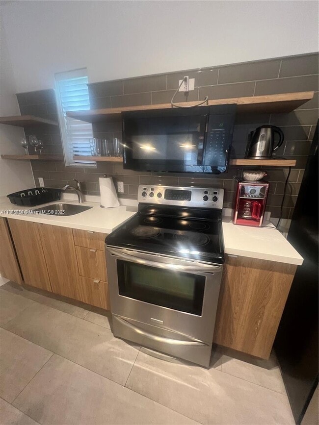 Photo - 920 SW 9th St