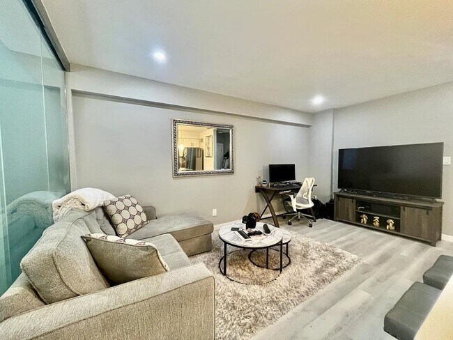 170 W 23rd St Unit 2Q