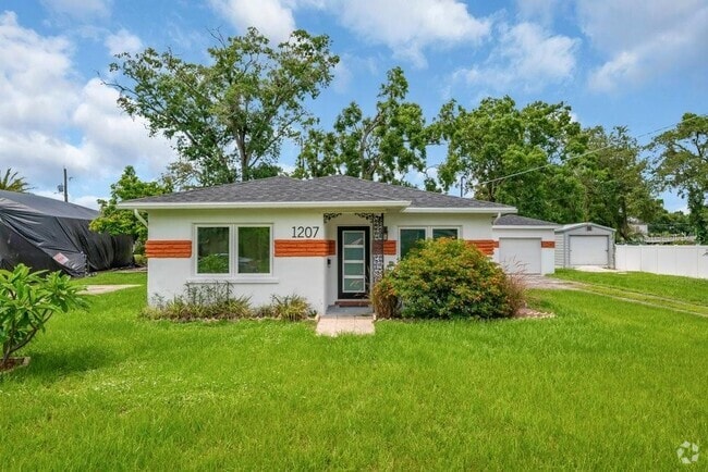 Building Photo - 1207 W Adalee St Rental