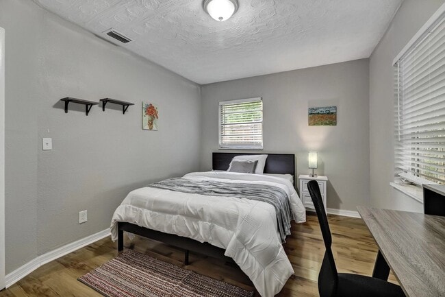 Photo - 7206 Ridgeway Rd N