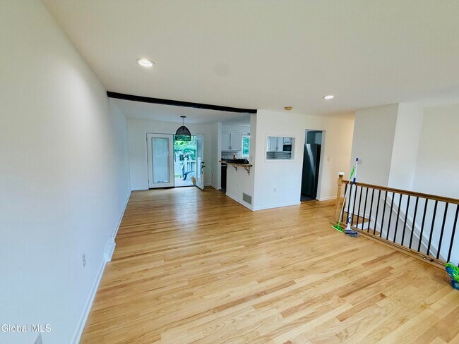 3335 Ralph St