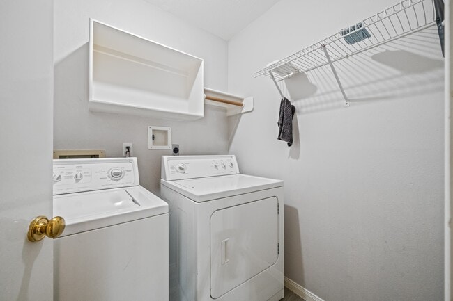 Building Photo - 22623 Round Valley Dr