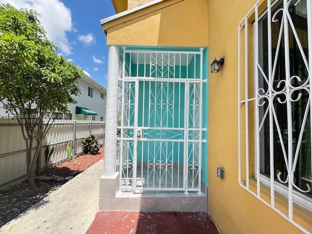 Building Photo - 1613 NW 16th St Unit A Rental
