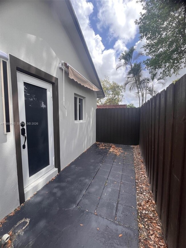 Building Photo - 19541 NW 57th Ct Unit #2