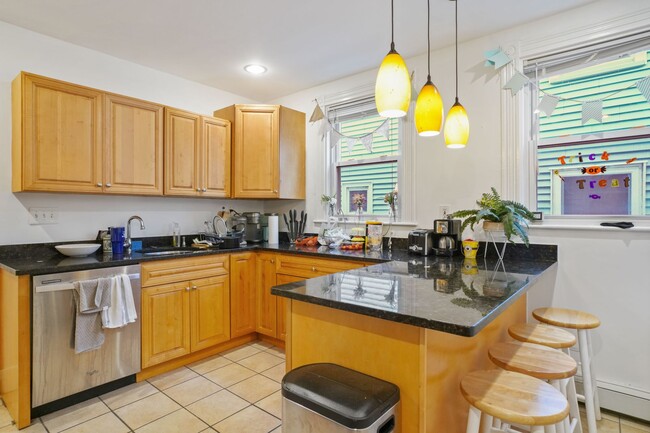Building Photo - 68 Calumet St Rental