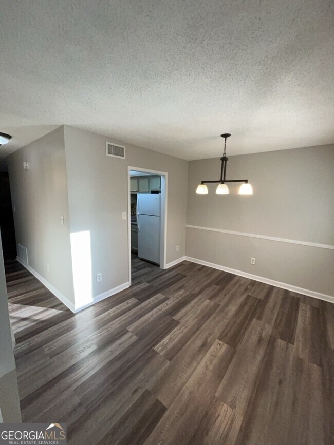 Photo - 6349 Holcomb Way