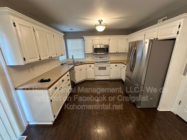 Photo - 625 NW Rosaceae Dr