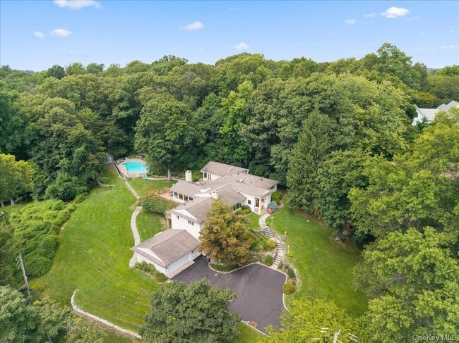 5 Agnes Cir