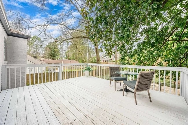 Photo - 4300 Rickenbacker Way NE