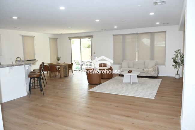 Photo - 10413 W Roanoke Ave