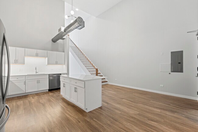 Photo - 1900 W Lawrence Ave Unit 211