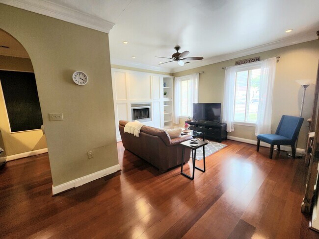 Photo - 8 Andrew Pl Unit 8