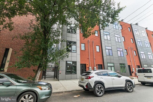 Photo - 2835 Edgemont St