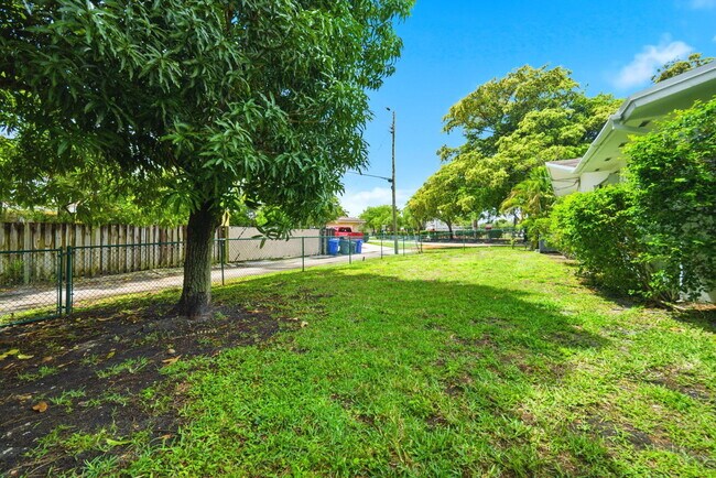 Photo - 321 E Chaminade Dr