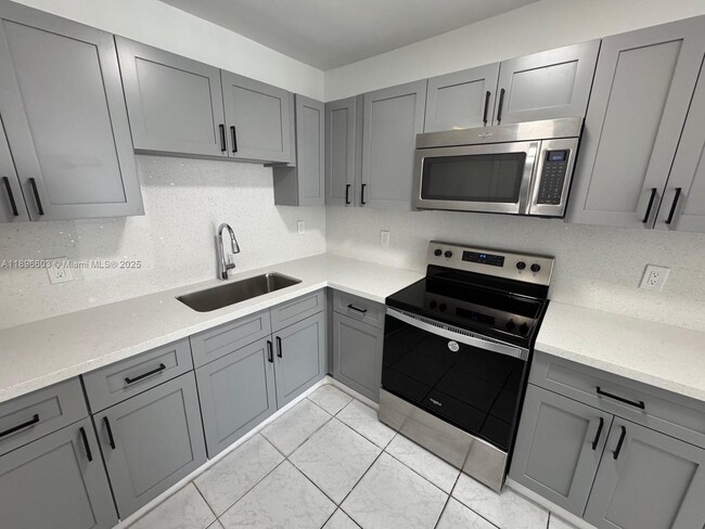 Photo - 821 Curtiss Dr