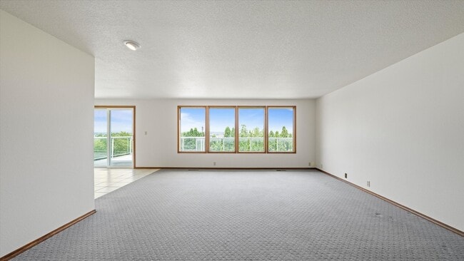 Photo - Spacious 4-Level Home with Panoramic Views for Lease – Hills West, South Richland – $2,800/mo
