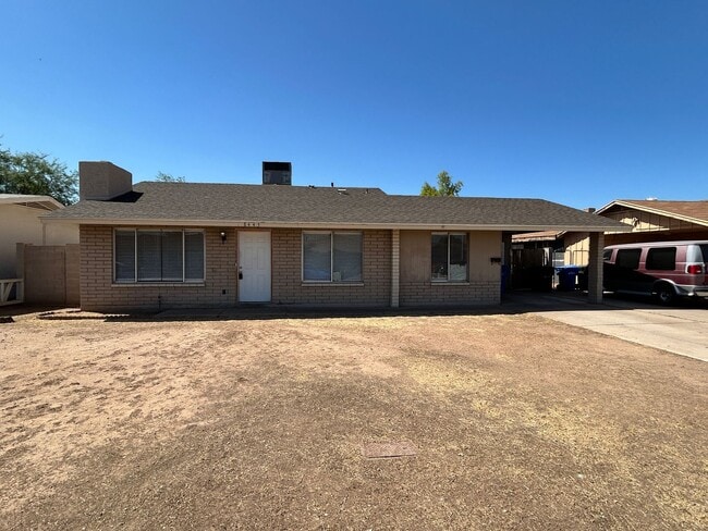 Building Photo - Single Story 3/2 *NO HOA* *NEW* Paint & *N... Rental