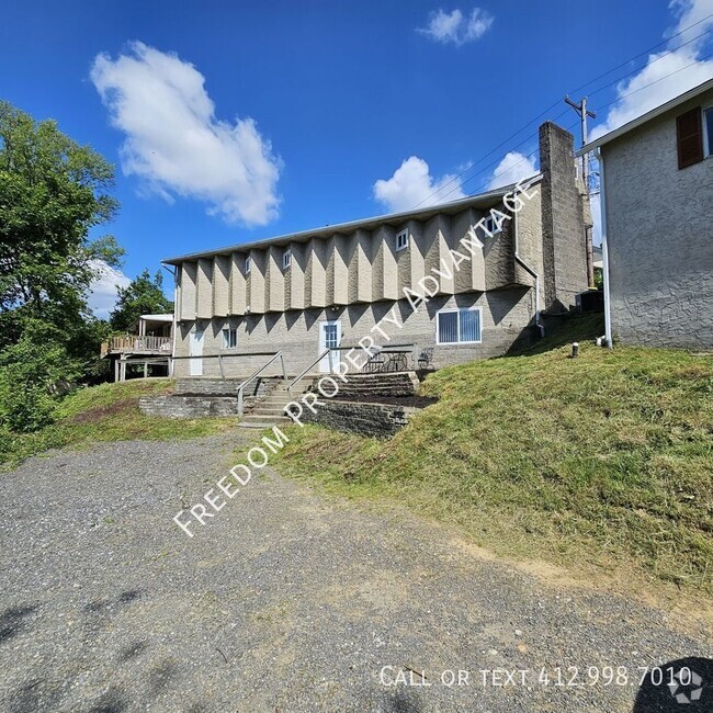 Building Photo - 2214 McKees Rocks Rd Unit 2 Rental