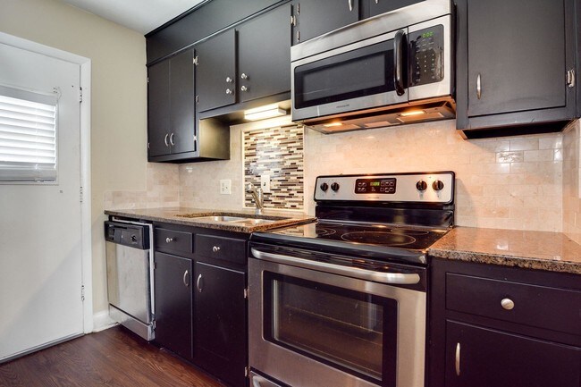 Photo - Summerville Campus Apartments-Student Housing