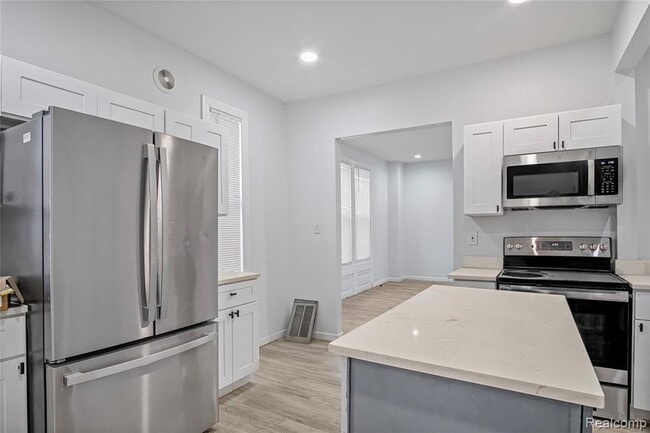 Photo - 671 Clairmount Ave