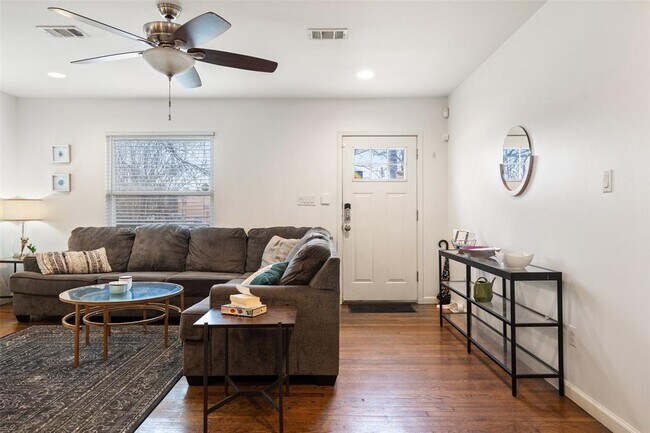 Photo - 3504 Speedway