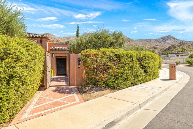 1650 Ave Sevilla
