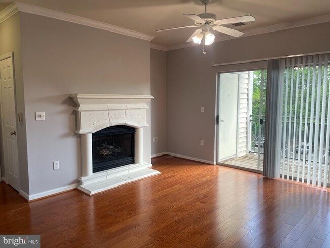 Building Photo - 12124 Garden Ridge Ln Unit 301