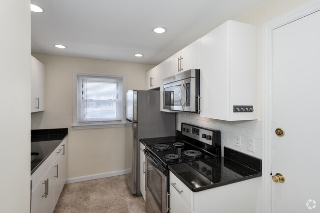 2BR, 1BA - 583SF - Kitchen - The Residences at Garden City